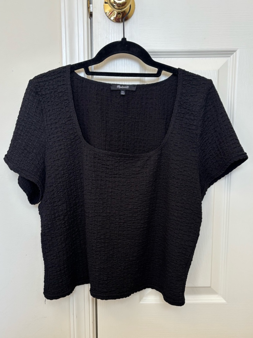 Madewell Popcorn Top with a Squoval Shaped Neckline and Short Cap Sleeves